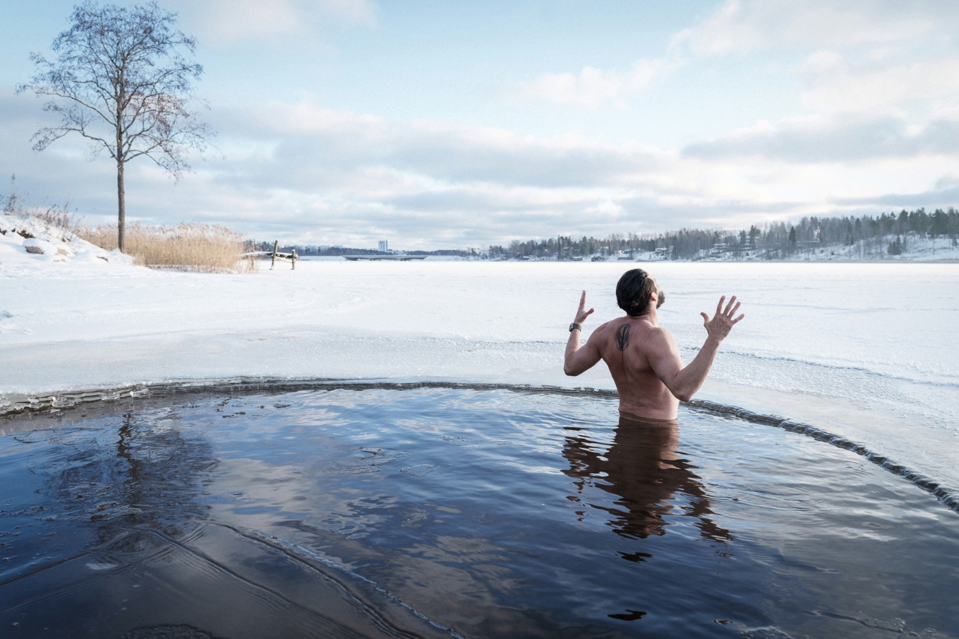 Fortgeschrittenen Eisbad im See